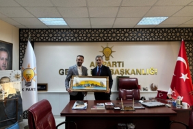 1744850025_1744850025_642_Devirenden-AK-Partiye-Ziyaret-Gemlik-Belediye-baskani-Sukru-Deviren-Ak.jpg