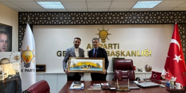 1744850025_1744850025_642_Devirenden-AK-Partiye-Ziyaret-Gemlik-Belediye-baskani-Sukru-Deviren-Ak.jpg