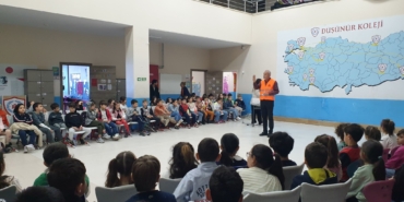 1744922682_AFET-EGITIMLERI-EGITIM-AL-HAYATTA-KAL-SLOGANI-ILE-DEVAM-EDIYOR.jpg