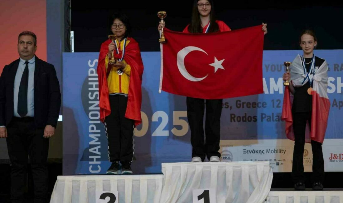 Bursa Büyükşehir Belediyesporlu Arya Aydoğan, Dünya Şampiyonu Bursa Büyükşehir Belediyesporlu Arya Aydoğan, Dünya Gençler ve Yıldızlar Hızlı
