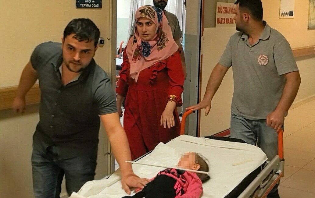 2 yaşındaki çocuğun çenesine askı saplandı Bursa’nın İnegöl ilçesinde yaşanan olayda, 2 yaşındaki çocuğun çenesine