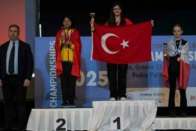 bursa-buyuksehir-belediyesporlu-arya-aydogan-dunya-sampiyonu_5bcbf893bc26-scaled.jpg