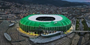 bursaspor-taraftarlari-unlu-giyim-markasi-lacostea-timsah-arenanin-isim-sponsoru-olmalari-icin-twitt.jpeg