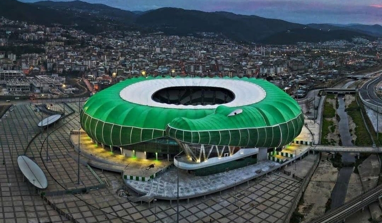 bursaspor-taraftarlari-unlu-giyim-markasi-lacostea-timsah-arenanin-isim-sponsoru-olmalari-icin-twitt.jpeg