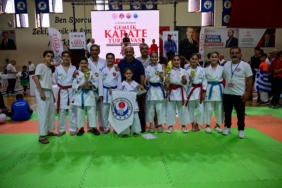 Karate-Tutkunlarinin-Bulusma-Noktasi-Gemlikte-Sporun-Kalbi-Aciliyor.jpg