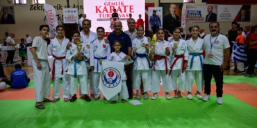 Karate-Tutkunlarinin-Bulusma-Noktasi-Gemlikte-Sporun-Kalbi-Aciliyor.jpg