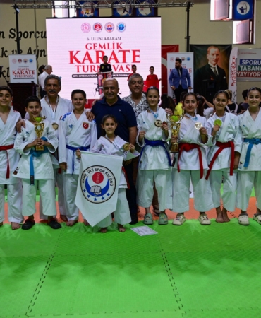 Karate-Tutkunlarinin-Bulusma-Noktasi-Gemlikte-Sporun-Kalbi-Aciliyor.jpg