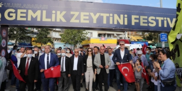 202109132343_gemlik’te-zeytin-festivali-coşkusu-(4)