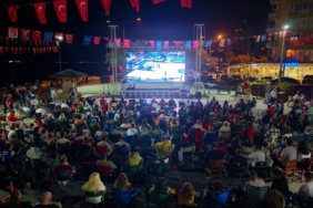 Gemlik-12-Dev-Adamin-Final-Heyecanini-Meydanda-Yasadi.jpg