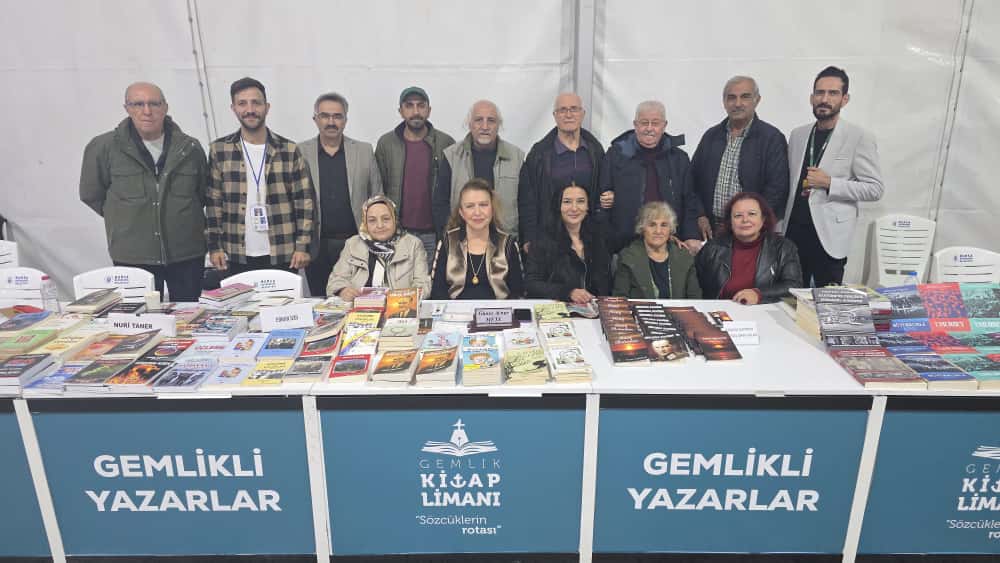 Gemlikli-Yazarlar-Kitap-Limaninda.jpg