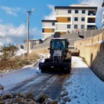 Gemlikte-Kar-Yagisi-Sonrasi-Tuzlama-Calismalari-Gerceklestirildi.jpeg