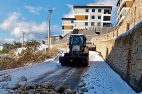 Gemlikte-Kar-Yagisi-Sonrasi-Tuzlama-Calismalari-Gerceklestirildi.jpeg