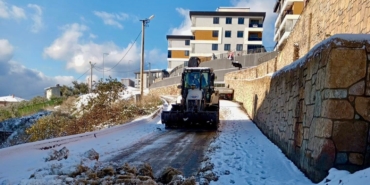Gemlikte-Kar-Yagisi-Sonrasi-Tuzlama-Calismalari-Gerceklestirildi.jpeg