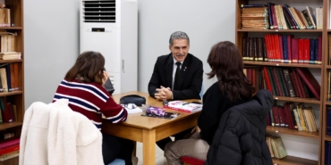 Baskan-Deviren-Ogrencilerle-Bir-Araya-Geldi.jpeg