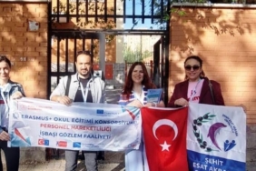 Sehit-Esat-Akbaba-Ogretmenlerinden-Madridde-Turk-Ruzgari-Hem-isbasi-gozlem.jpg