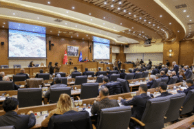 Ahşap Konferans Salonunda Resmî Toplantı (1)