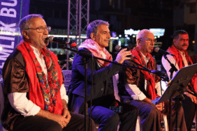 Bursa’da Mor Işıklar Altında Konser (1)