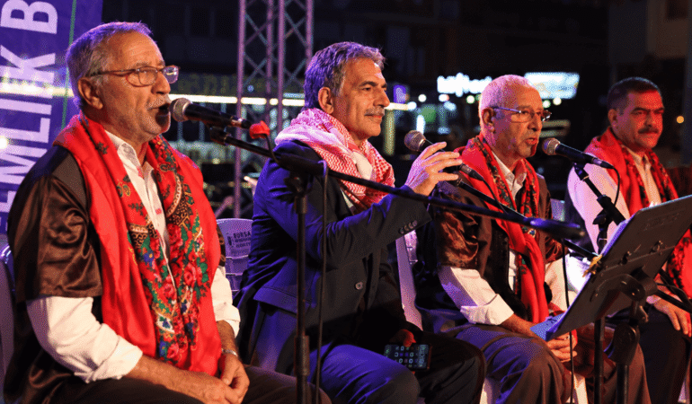 Bursa’da Mor Işıklar Altında Konser (1)