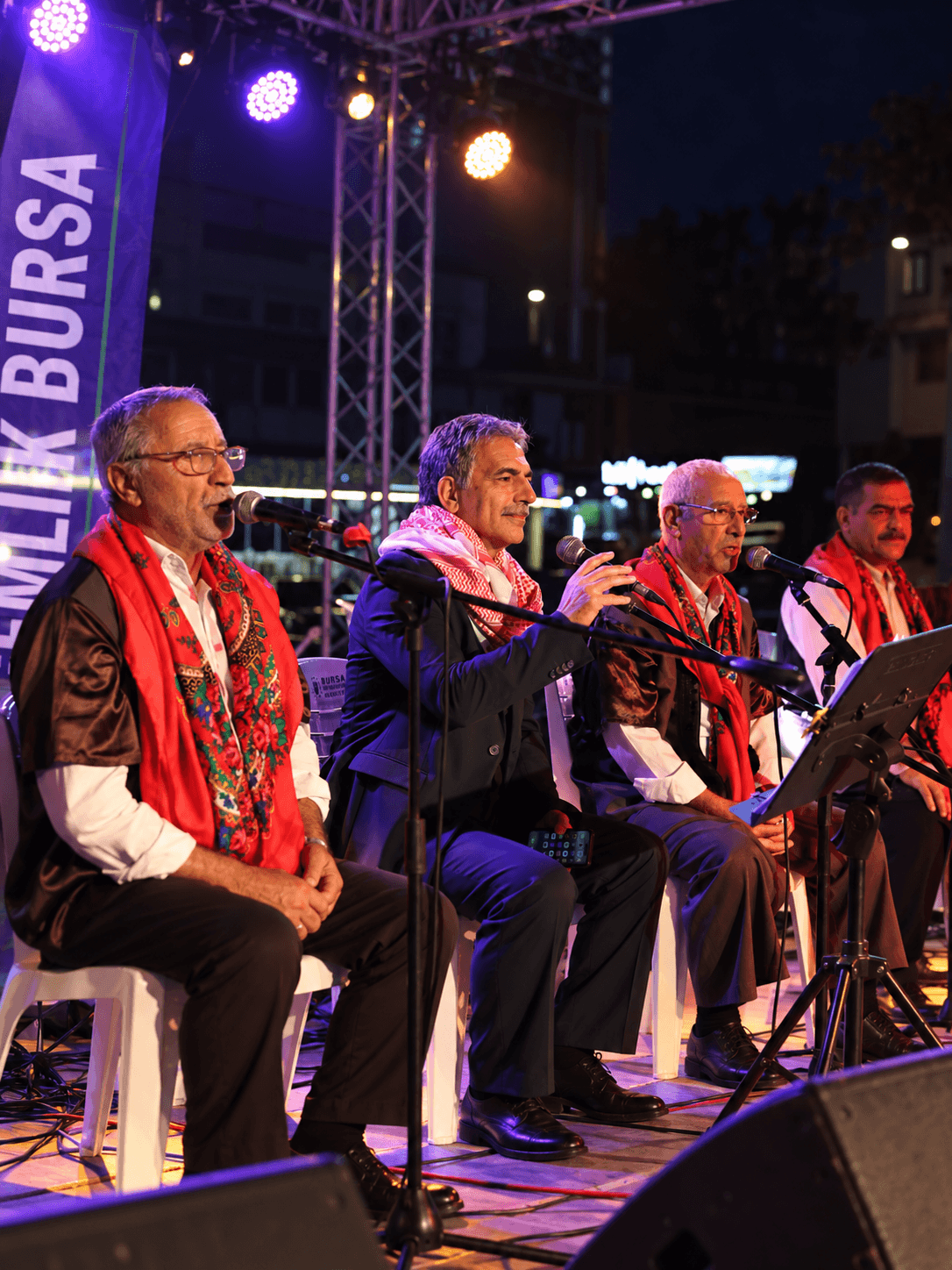 Bursa’da Mor Işıklar Altında Konser (1)